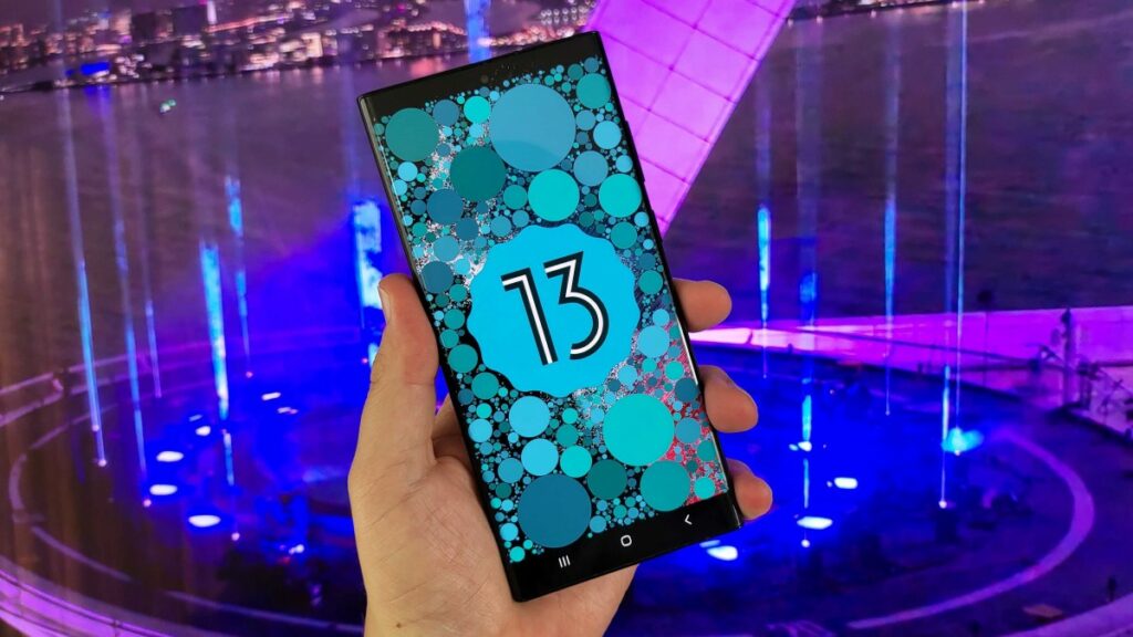 Які смартфони Samsung отримають Android 13 в 2022 році